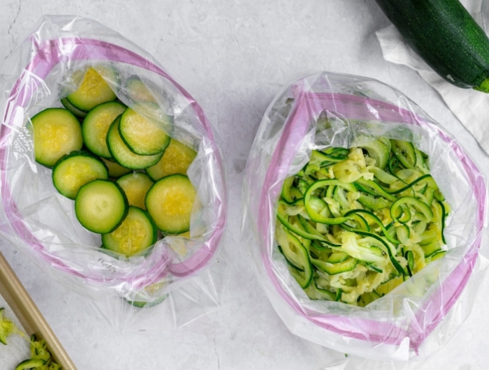 décongeler des zucchini courgettes sac plastique méthode rapide décongelation légumes