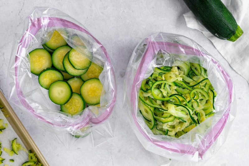décongeler des zucchini courgettes sac plastique méthode rapide décongelation légumes