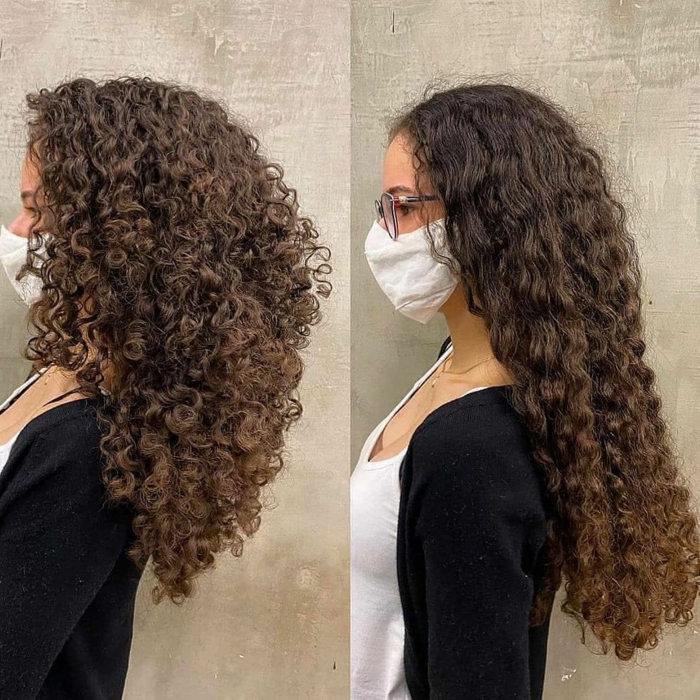 Medium length curly hair has deteriorated A girl who cut her hair before the photo after resizing it