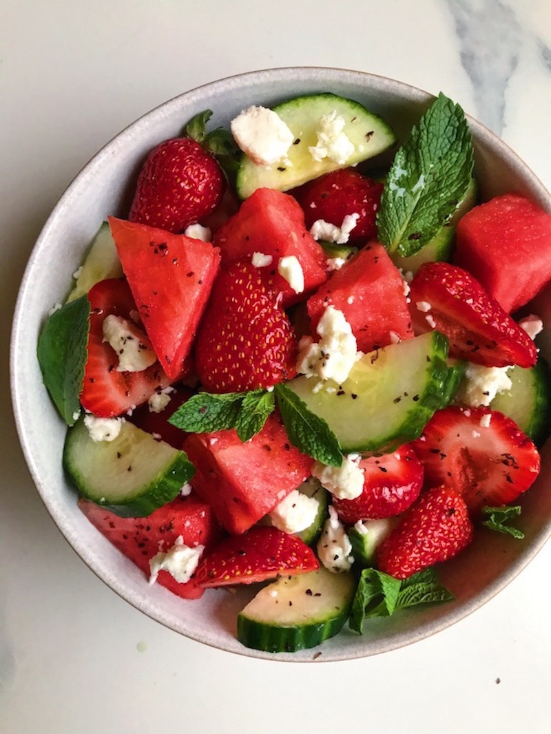 exemple pour faire une salade de fruits frais pasreque fraise concombre menthe