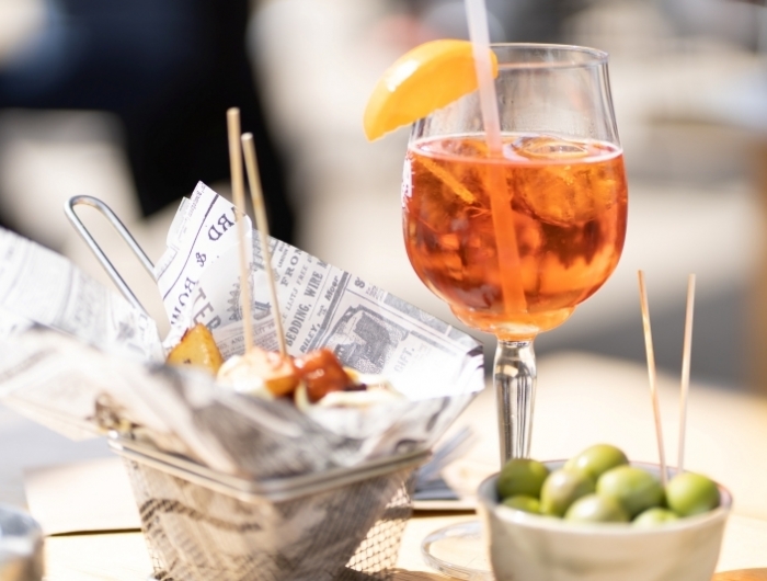 recette apérol spritz accompagnement diner olives brochettes tranche orange