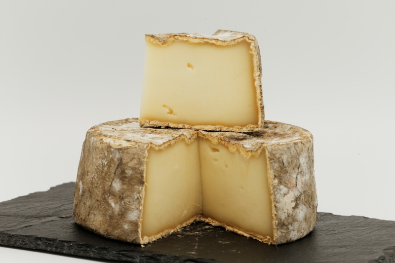 ardoise charcuterie fromage fromage de chèvre tranché
