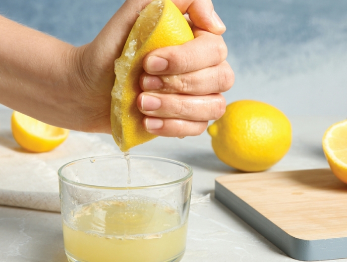bienfait du citron mettre du jus de citron dans l eau