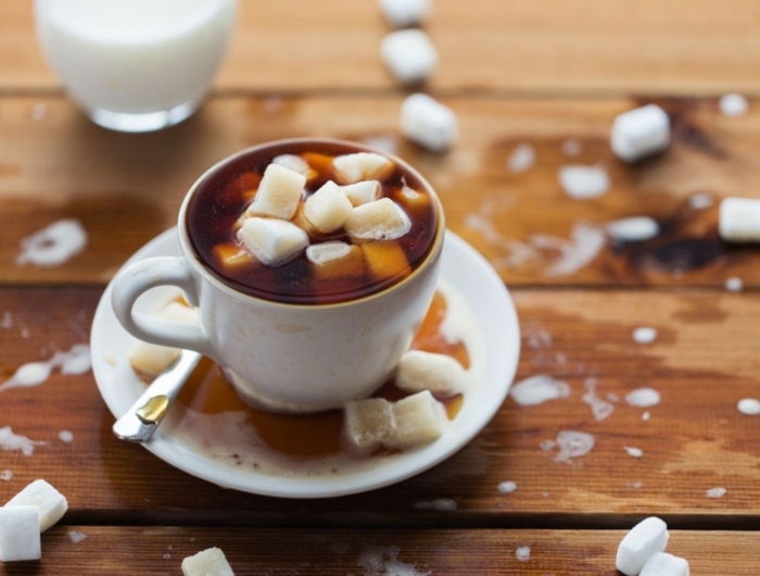 boisson isotonique maison une grande quantité de sucre dans le café