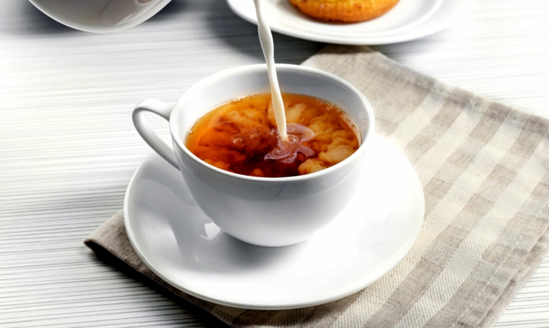 chai latte recette thé au lait dans une tasse