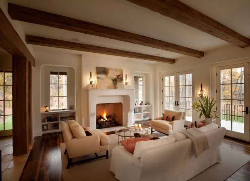 cheminée blanche plafond avec poutres apparentes bois deco salon cosy