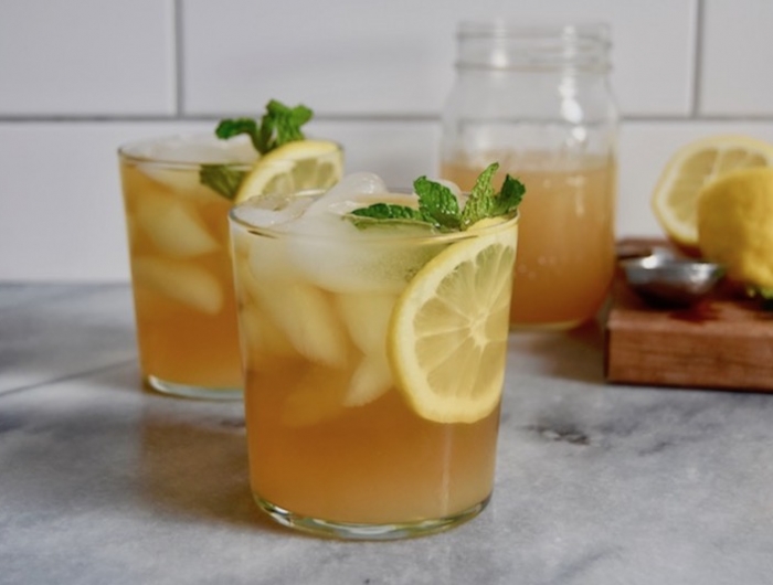 cocktails maison idée de menthe fraiche sirop au citron aux glaçons