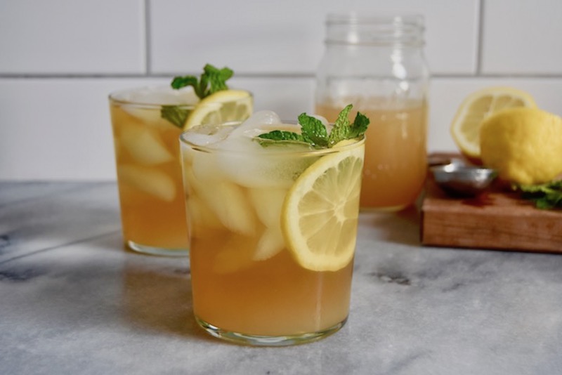 cocktails maison idée de menthe fraiche sirop au citron aux glaçons
