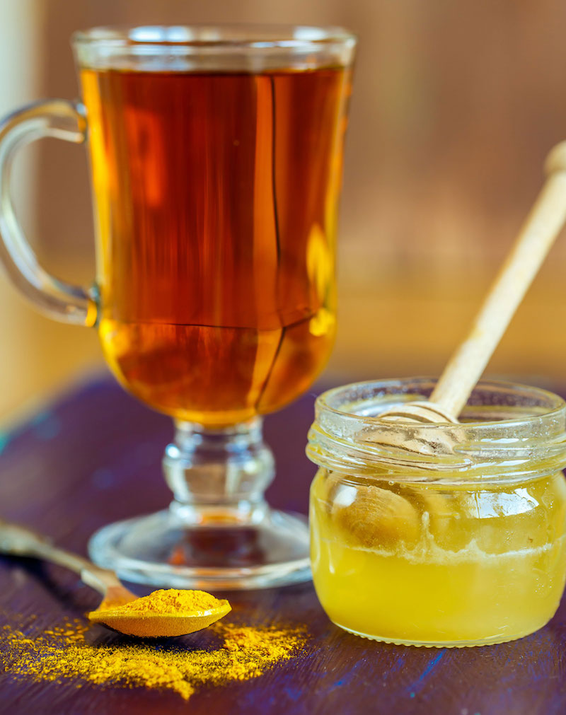 comment utiliser le curcuma avec du miel en boisson