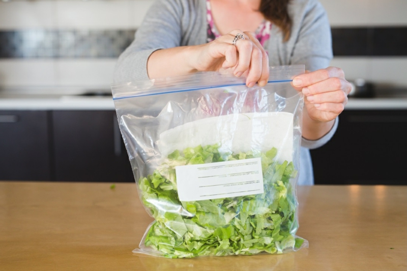 storing green salad store the salad in a sealed container