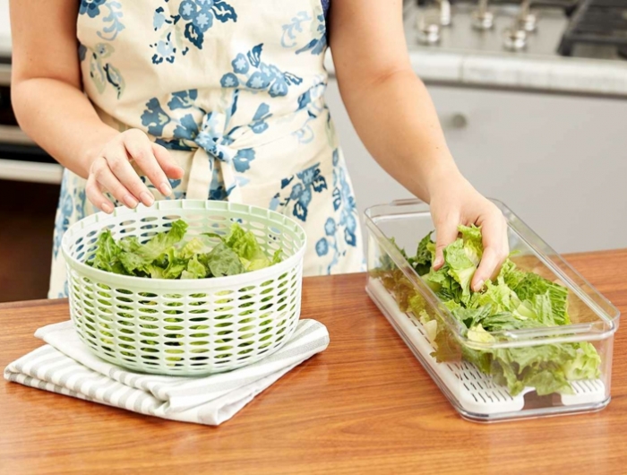 conservation salade verte essorer et conserver la salade dans un récipient scellé