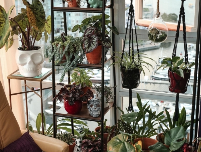 creation avec des pots de fleurs décoration balcon meuble rangement