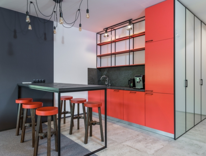 cuisine gris anthracite quel couleur au mur rouge