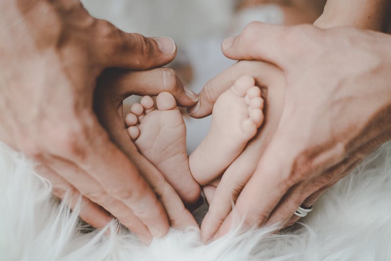 equipement bebe photo de famille mains et pieds