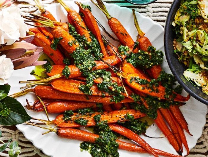 exemple de carottes grillées avec du pesto de fanes simple a faire