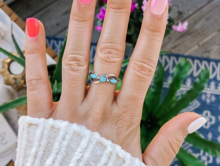 idee couleur ongle bague turquoise formes ongles camaieu rose