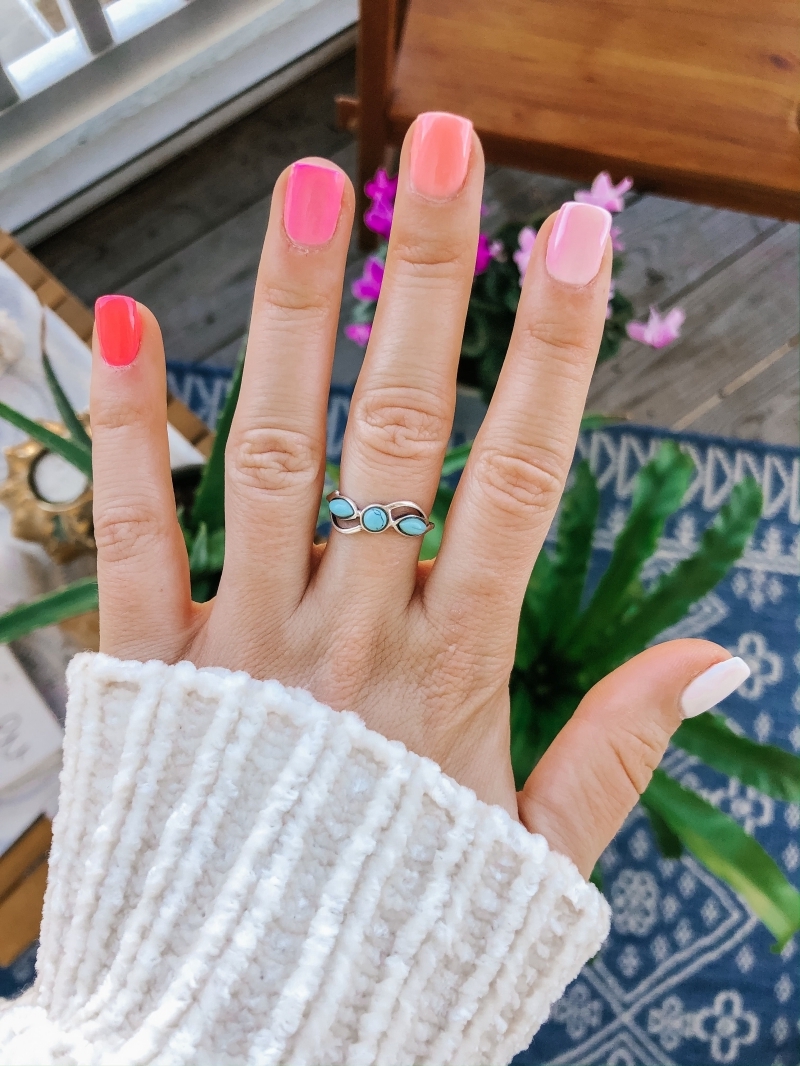 idee couleur ongle bague turquoise formes ongles camaieu rose