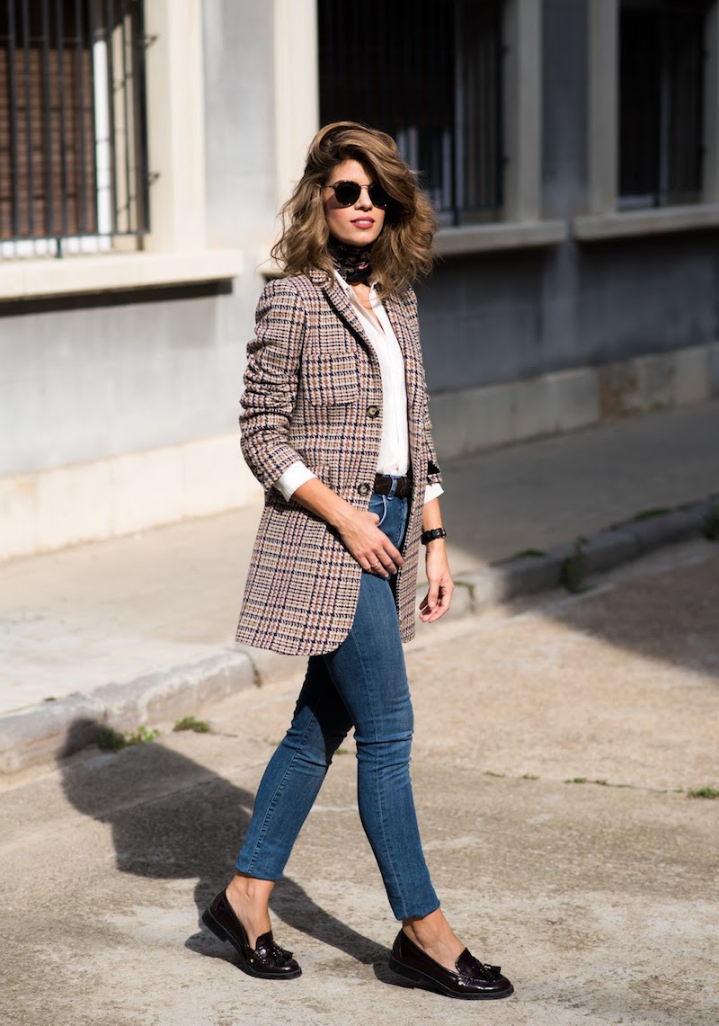 outfit idea woman jeans prince of wales jacket and moccasins