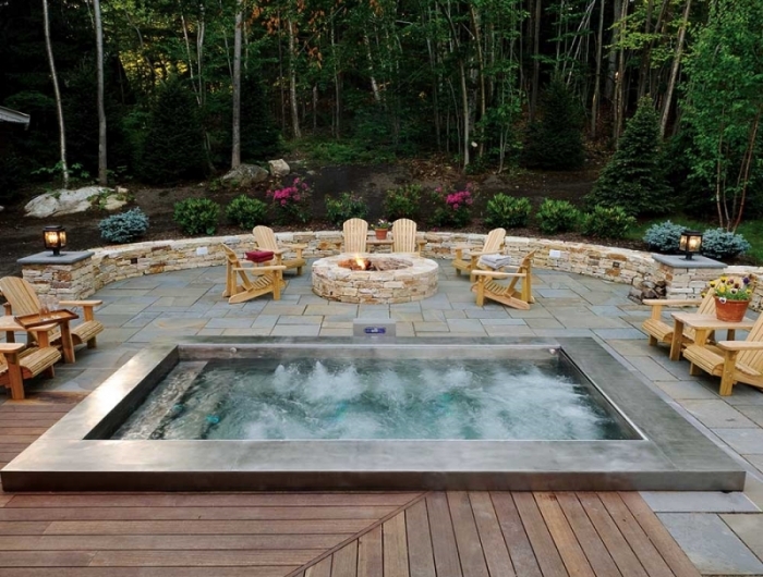 idée aménagement extérieur avec bassin eau chaude terrasse bois