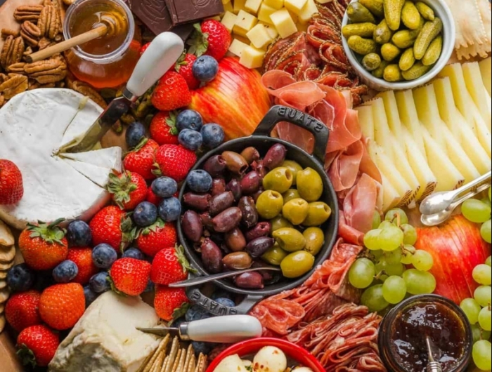 idée apéritif apéritif sur une planche de bois rond