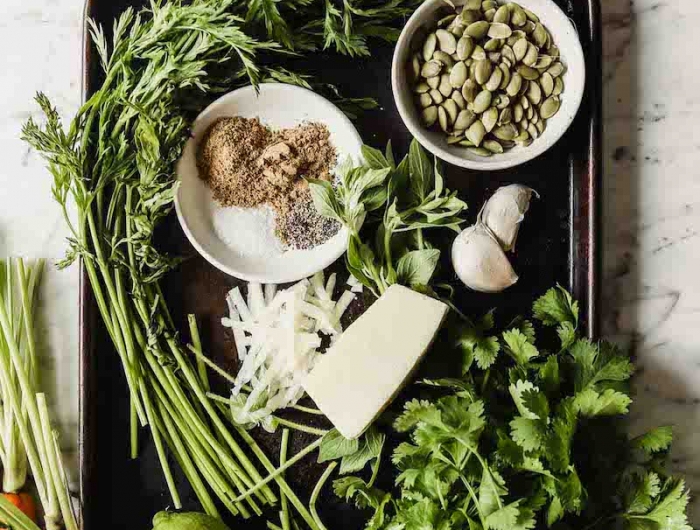 ingrédients nécessaires que faire avec des fanes de carottes pesto coriandre fanes parmesan