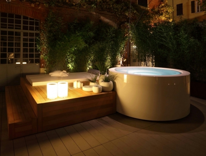 jacuzzi extérieur conseils installation sol surface solide bois