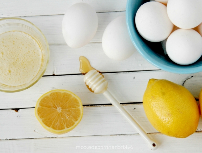 jus de citron et osteoporose tranches de citrons à côté d un bol d oeufs