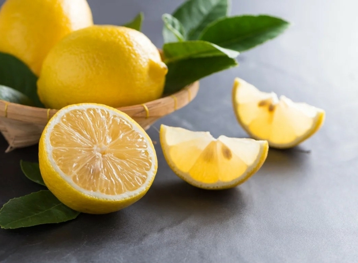 jus de citron le matin citrons tranchés