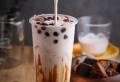 Les meilleures recettes et versions du latte glacé ou chaud pour les amateurs barista