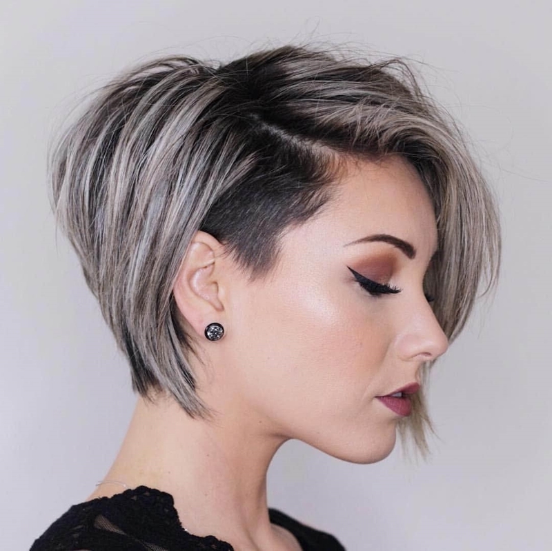 Coupe courte asymétrique pour femme : zoom sur la tendance capillaire à