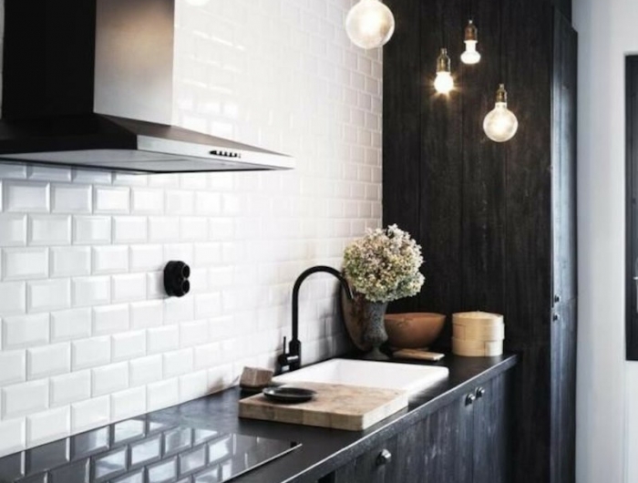 meuble cuisine style industriel en noir mur en briques blanches