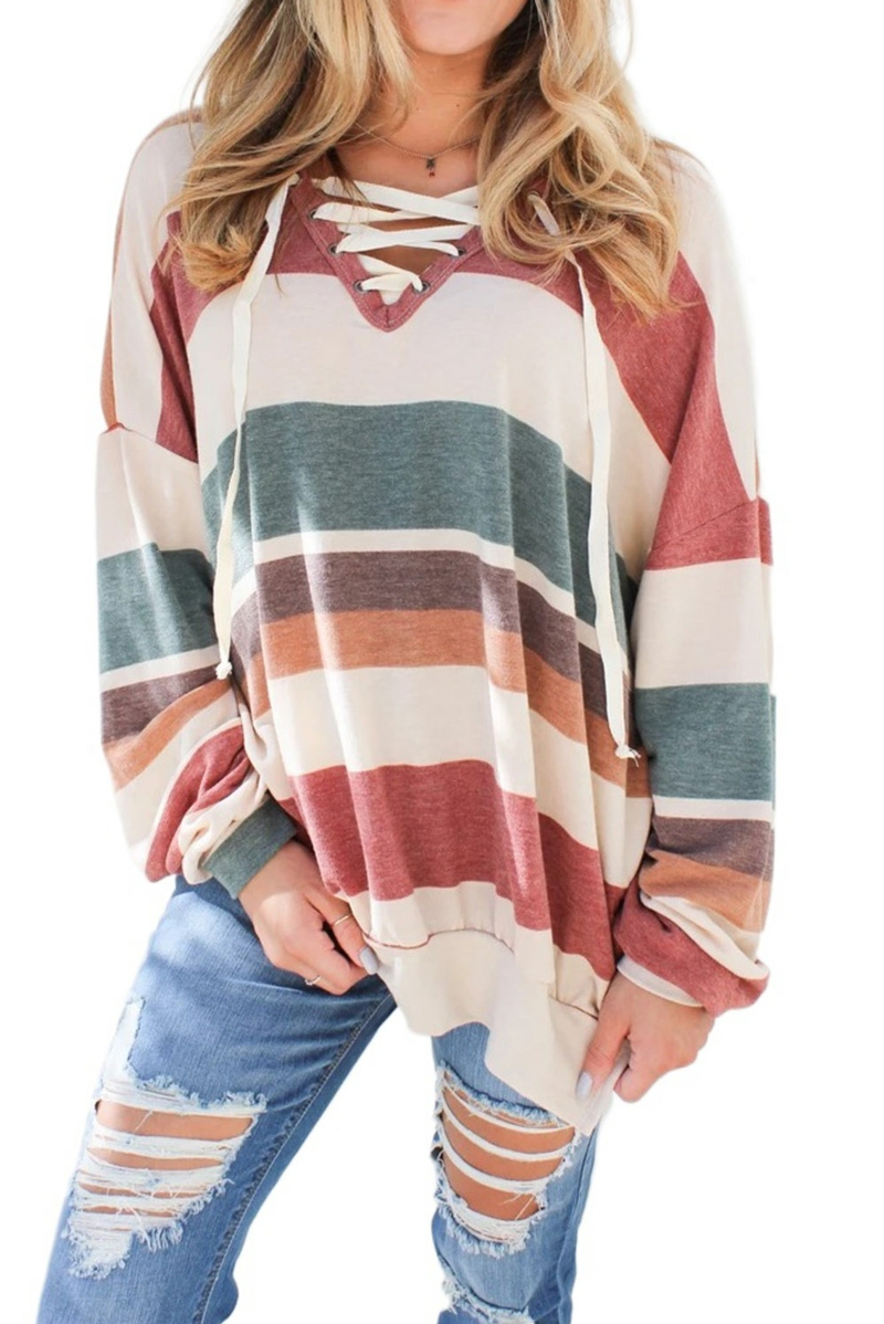 mode année 2000 ado sweatshirt subdimensionné multicolore avec des jeans