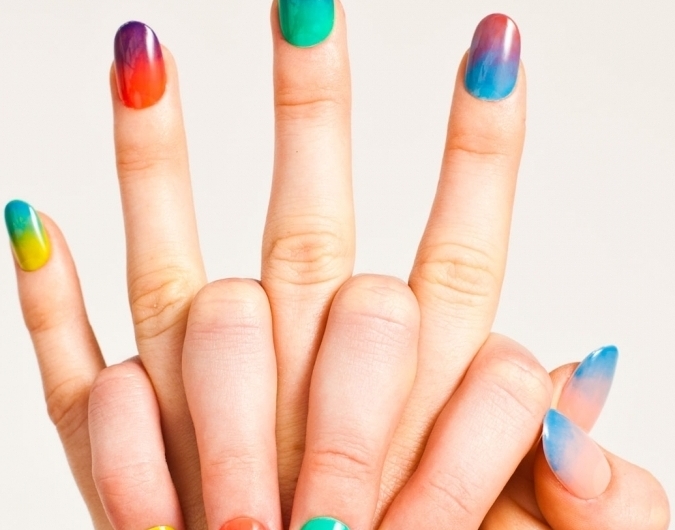ongle multicolore fluо effet dégradé ongles formes vernis coloré