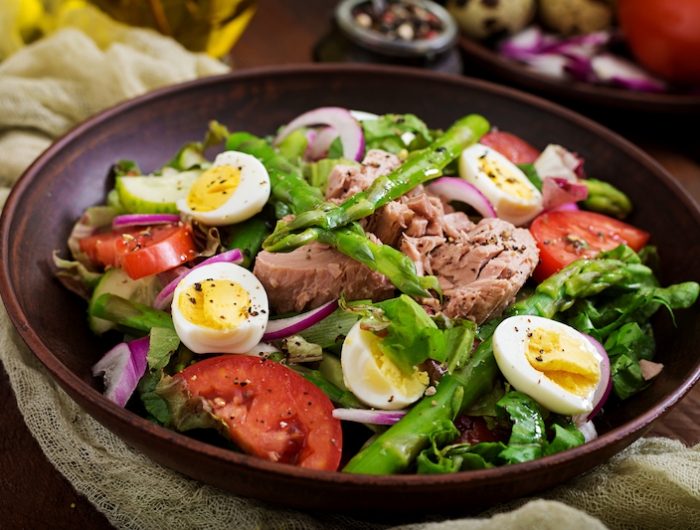 salad with tuna, tomatoes, asparagus and onion. salad nicoise