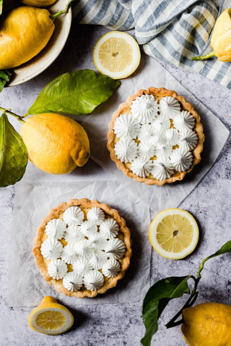 recette tarte au citron meringuée deux tartes citrons comme décoration