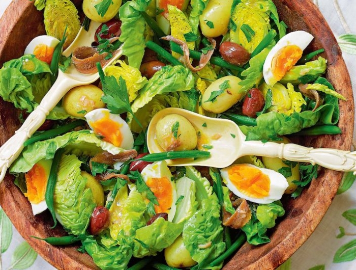 salade nicoise traditionnelle à la salade verte œufs olives haricots verts