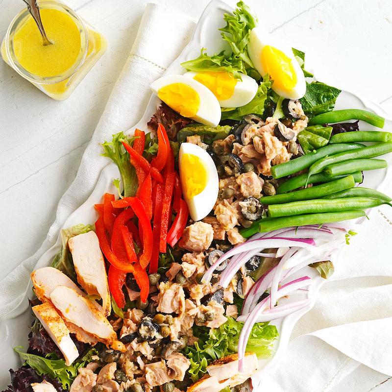 nicoise salad ingredients bell peppers tuna onions green beans eggs
