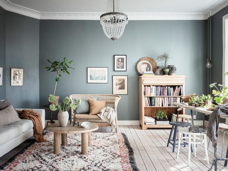 tapis ethnique déco salon cocooning gris peinture vert de gris meubles bois