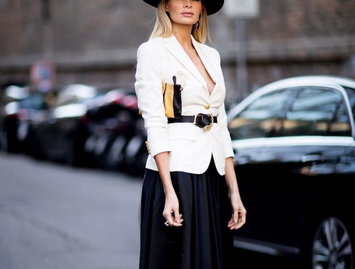 tenue classe femme veste ceinturée blanche jupe et chapeau noirs