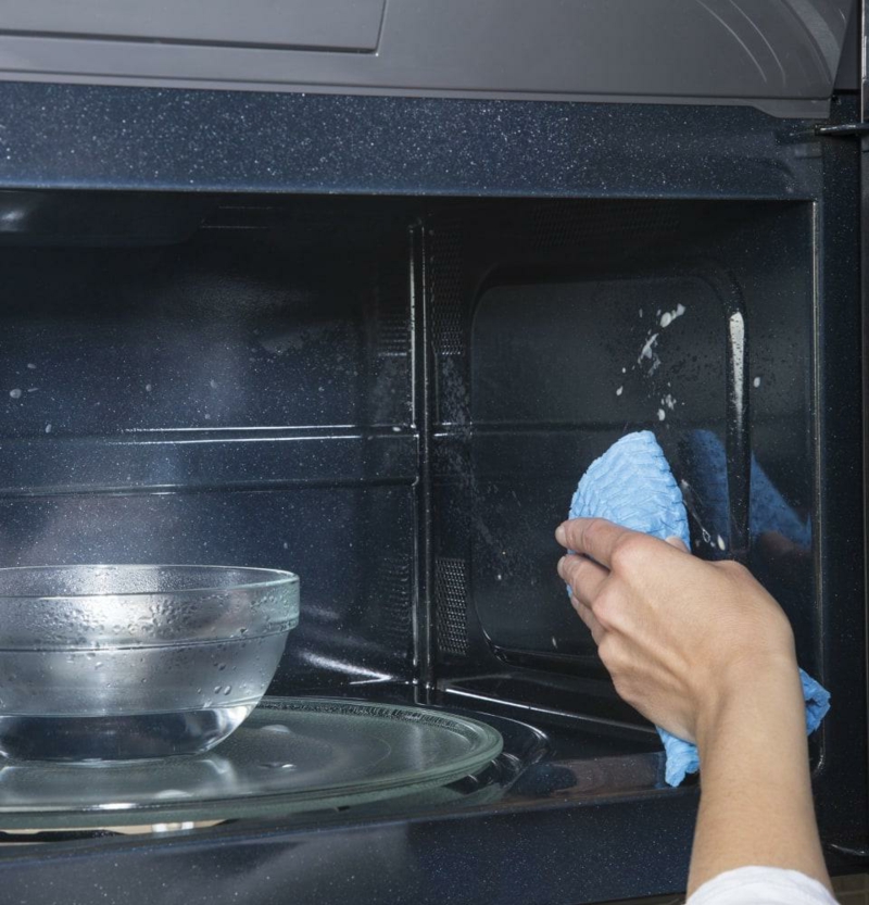 enlever odeur micro onde bicarbonate de soude dans un bol d eau