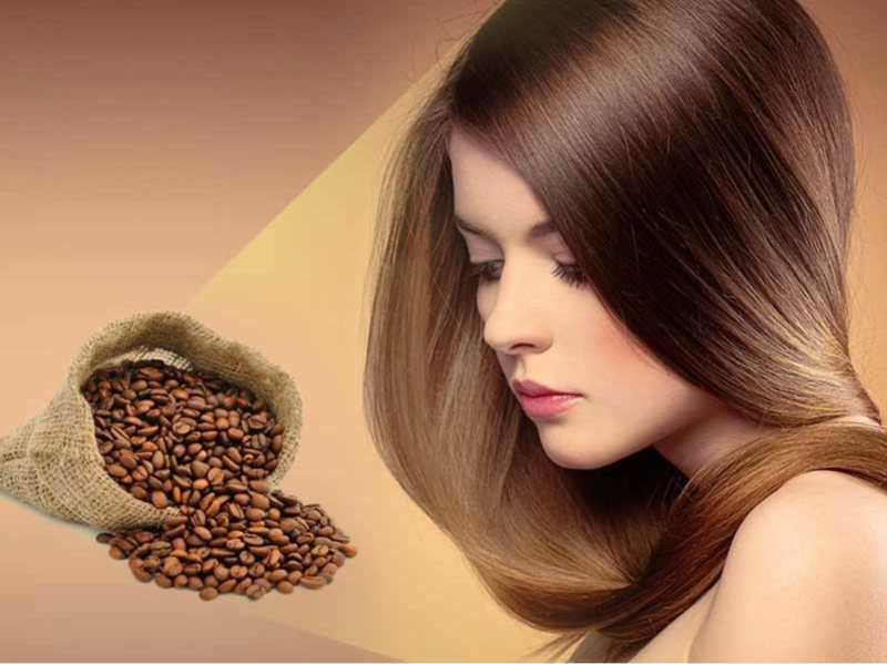marc de café cheveux une fille qui a de beaux cheveux à l aide du café