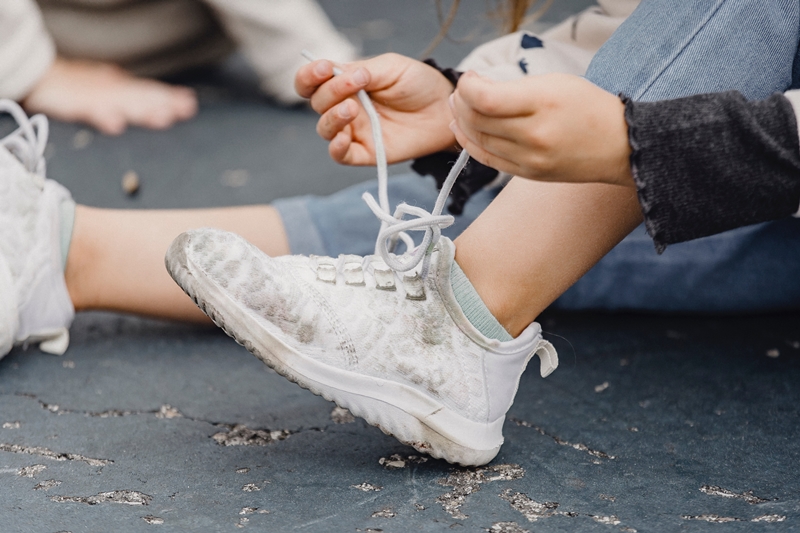 Nettoyer des chaussures blanches : 10 idées efficaces avec