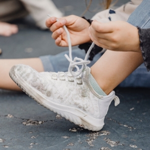 Nettoyer des chaussures blanches : 10 idées efficaces avec produits maison