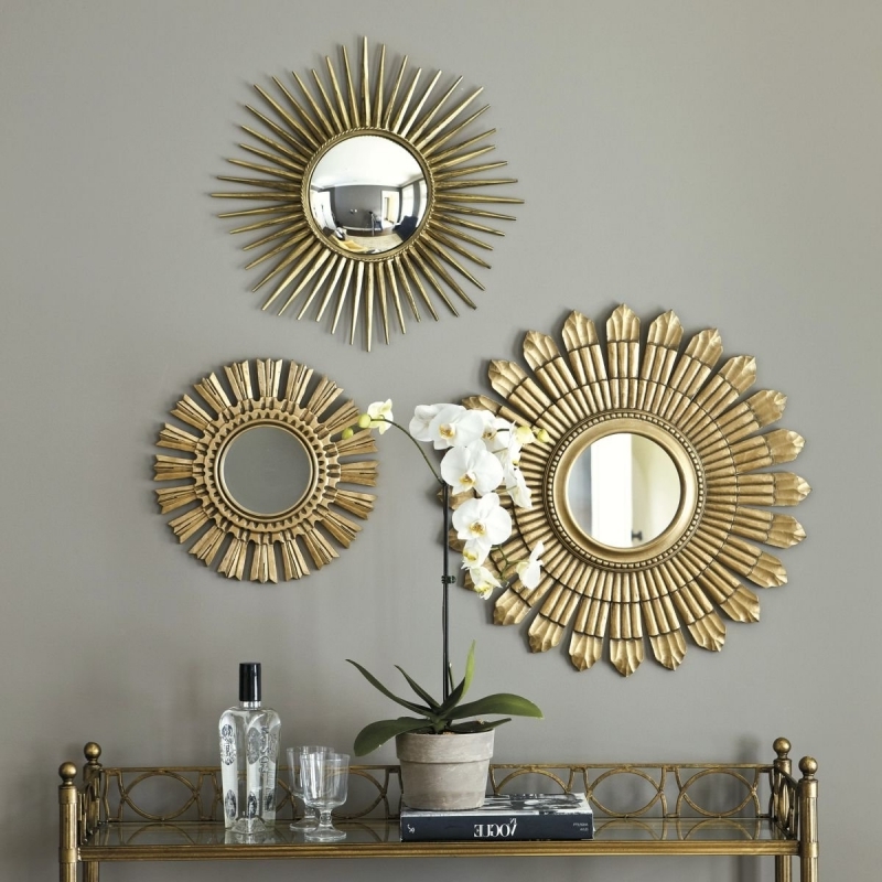 peinture grise salon miroir au dessus buffet meuble doré