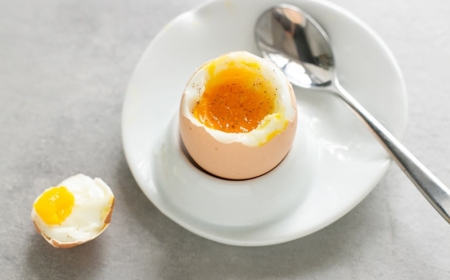 temps de cuisson oeuf à la coque sortant du frigo pour un déjeuner parfait