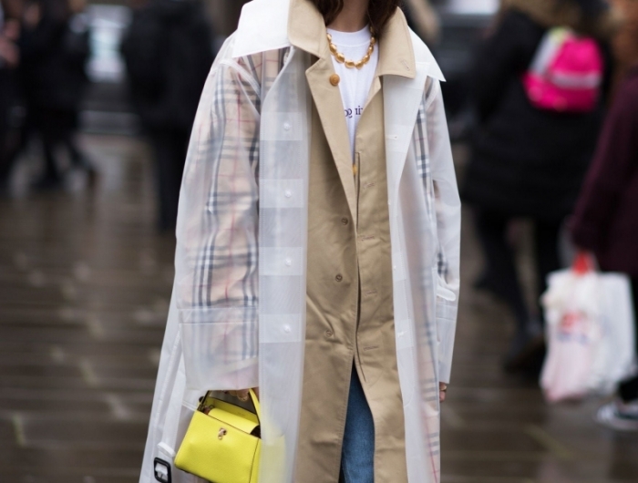 trench coat beige manteau de pluie femme jeans clairs femme