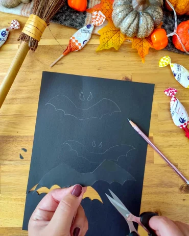 turoriel pour une deco halloween papier noir a decouper