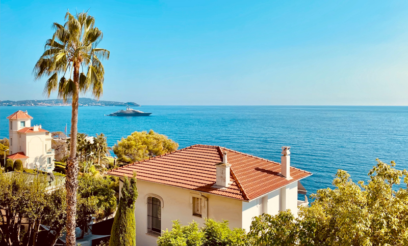 villa de vacances au bord de la mer méditerrannée