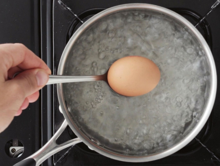 œuf à la coque combien de minute faire bouillir de l eau pour cuire un oeuf