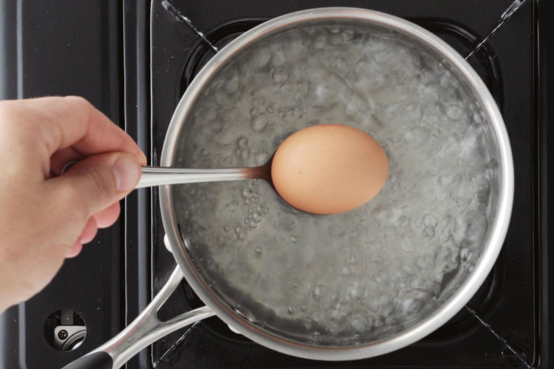 œuf à la coque combien de minute faire bouillir de l eau pour cuire un oeuf